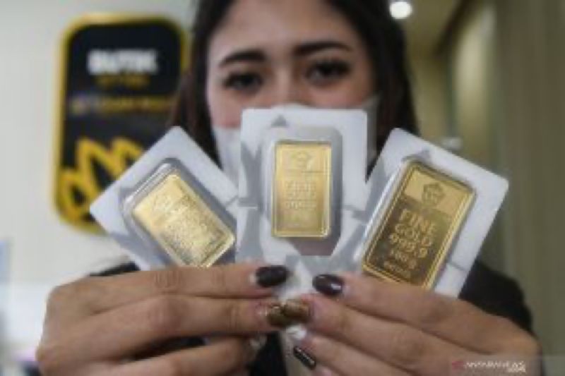 Emas menguat karena dolar tergelincir dan optimisme Ukraina memudar
