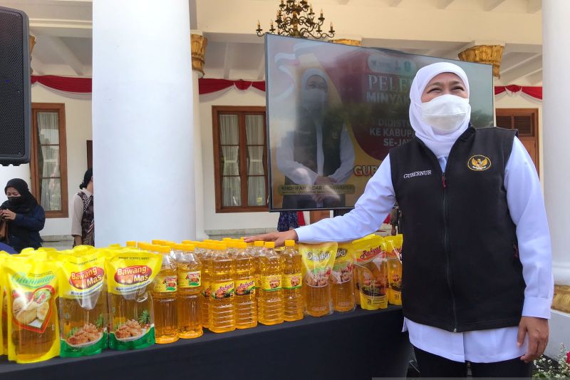Gubernur Jatim minta komitmen distributor salurkan minyak goreng