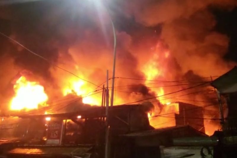 400 bangunan ludes terbakar di Pasar Gembrong