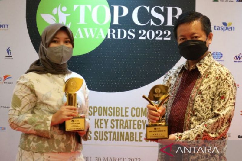 Adaro raih dua penghargaan pada TOP CSR Award 2022
