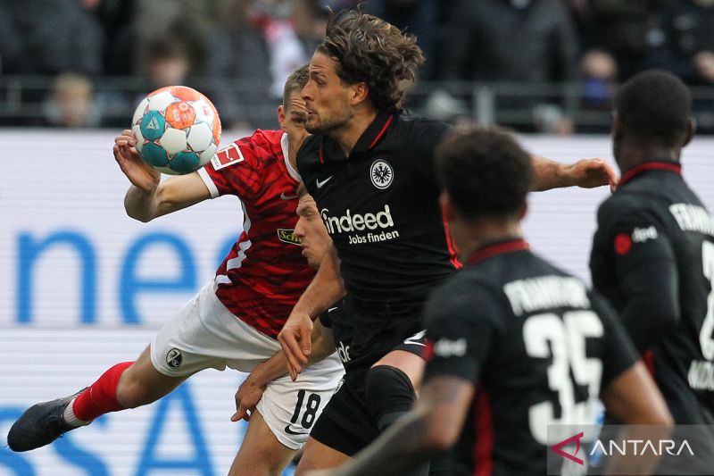 Freiburg permalukan Eintracht Frankfurt di kandangnya 2-1
