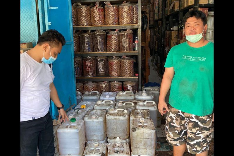 Polisi sebut pasokan minyak goreng curah di Pasar Jaya masih kurang