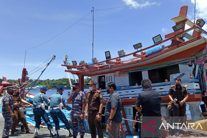 TNI AL serahkan kapal ikan tanpa izin ke Kejari Sabang