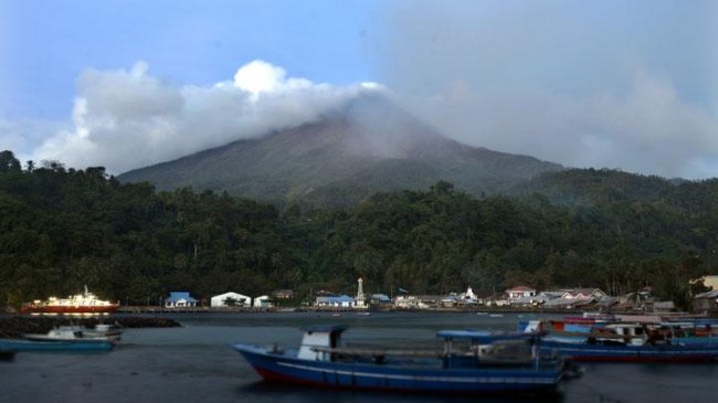 N. Sulawesi's Mount Karangetang Status Increased to Alert Level III